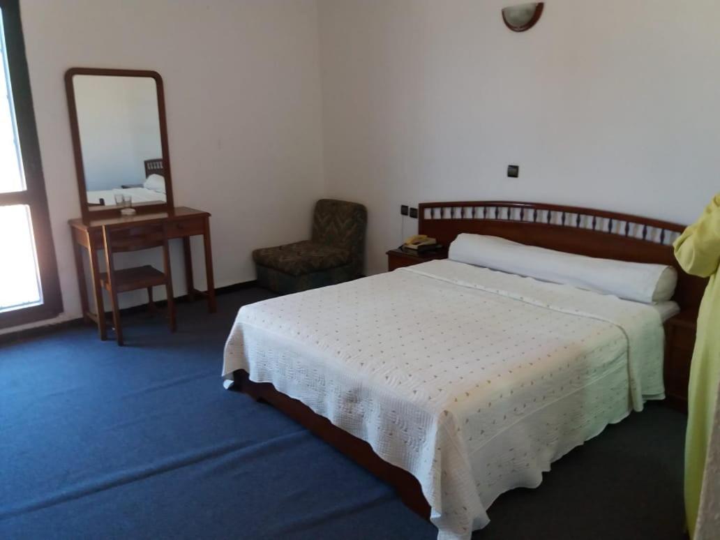 Hotel Choumis Haj Messaoud Larache Eksteriør bilde