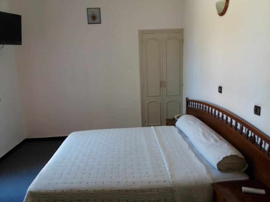 Hotel Choumis Haj Messaoud Larache Eksteriør bilde